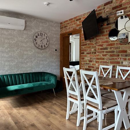 Apartamenty Komarno 46 Jacuzzi&Sauna Buitenkant foto