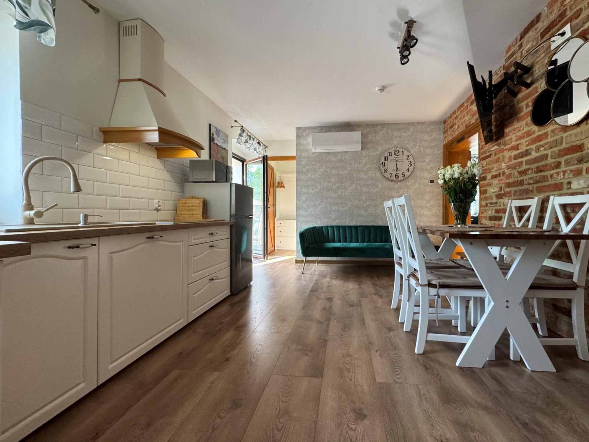 Apartamenty Komarno 46 Jacuzzi&Sauna Buitenkant foto