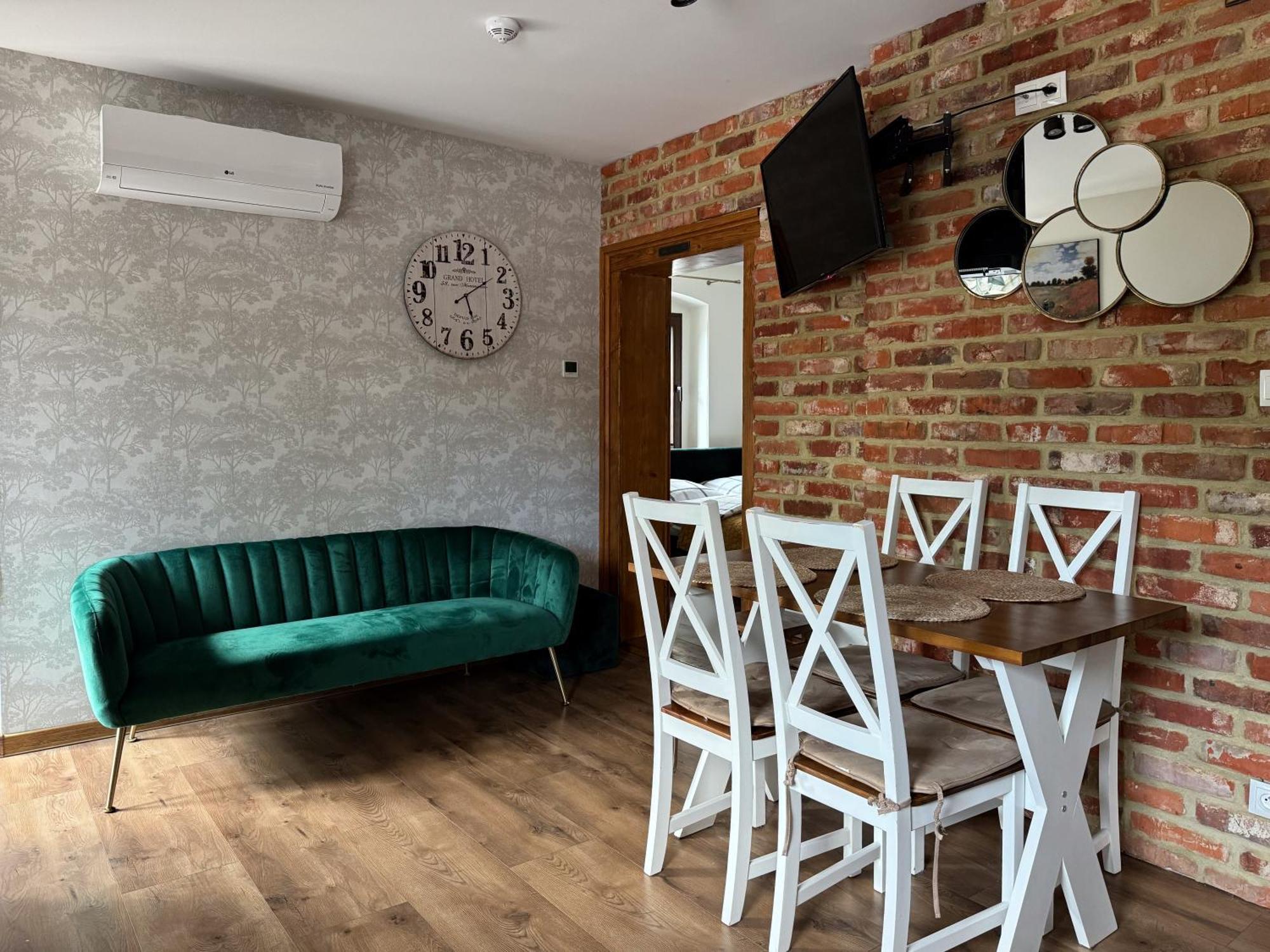 Apartamenty Komarno 46 Jacuzzi&Sauna Buitenkant foto